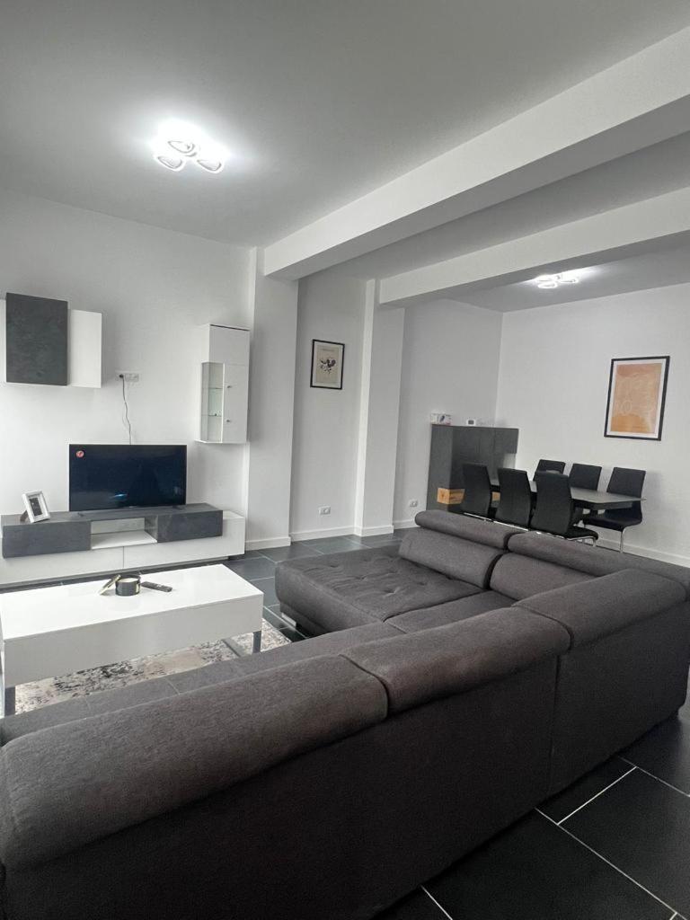 Luxury Cozy Apartments Сучеава Екстериор снимка